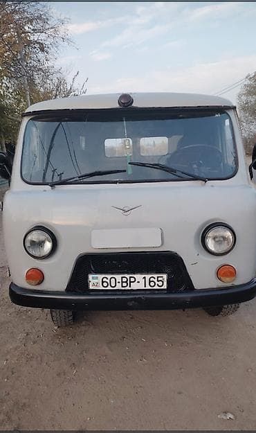 yan guzguler: UAZ “Buxa” tipli mikroavtobus - Korpus: ağ rəngli, üç tərəfdən — 1