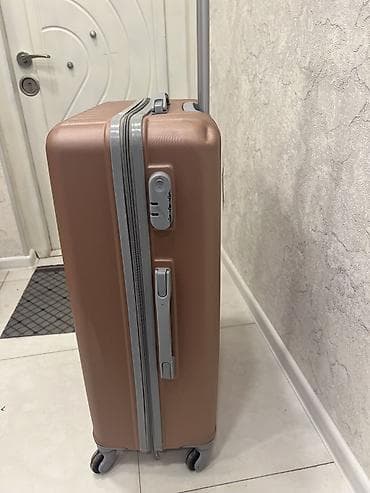 İdman və hobbi: Canta satilir.Rusiyada alinib.100 manatdi qiymeti Ölçü: Orta (M) — 2