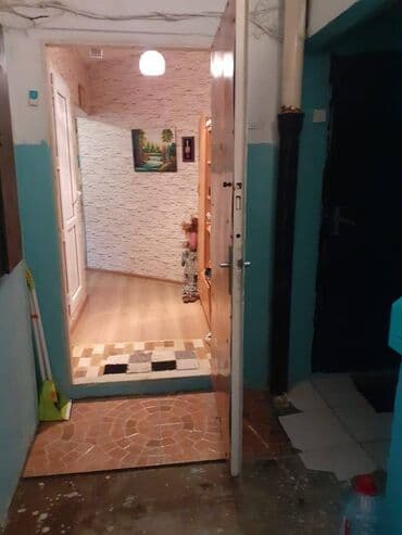 9 ci mikrorayon satilan evler: Bakı, 3 otaqlı, Köhnə tikili, 70 kv. m — 8