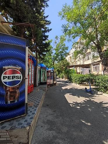 Satışda: Ayla market Xüsusiyyətlər: - Bir-birinə bitişik bir neçə — 3
