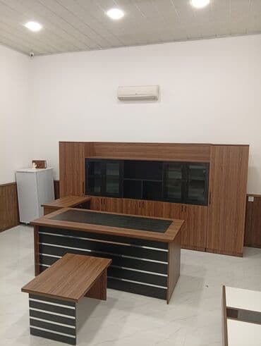 Ofis mebel dəsti - Tərkib: geniş iş masası, köməkçi yan masa (L