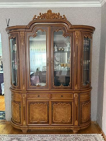 Klassik üslubda vitrin-bufet - Material: təbii ağac əsaslı korpus — 1