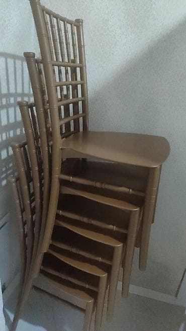 ustular: Qızılı rəngdə yığılabilən (stackable) ziyafət stulları dəsti - Model — 1