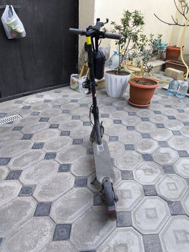 İşlənmiş Elektrik samokat 9", 351 - 500 Vt, 16 - 25 km/s, Ödənişli çatdırılma