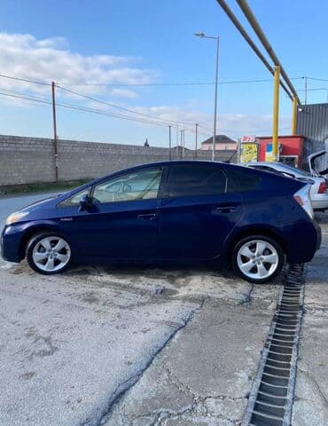 disk teker kreditle: Toyota Prius: 1.8 l | 2013 il Sedan — 1