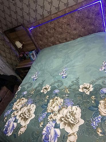 Пуфики: Двуспальная кровать — 1