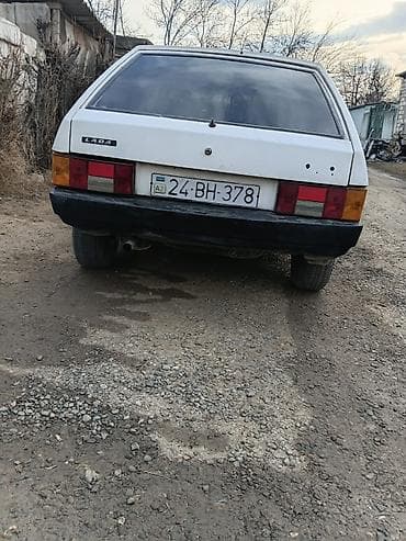cruze disk teker: LADA 2109 (hatchback), ağ rəng. Xüsusiyyətlər: - Kuzov: 5 qapılı — 3
