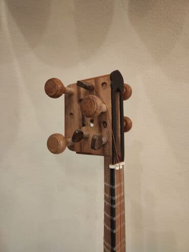 qara tut: Şagird tar Cövdə:Tut ağacı Qol:Qoz ağacı Uzunluq:79 sm Dərinlik:13 — 2