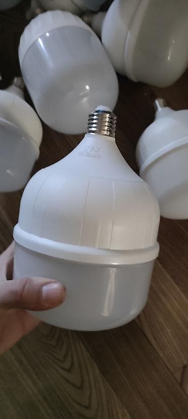 Led isiglar 20edetdir 5ay islenib.22manata alinib.hecbir problemi