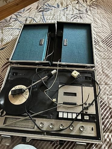 Musiqi mərkəzləri: Portativ retro audio mərkəzi – çamadan tipli kombinə qurğu - Üçü — 3