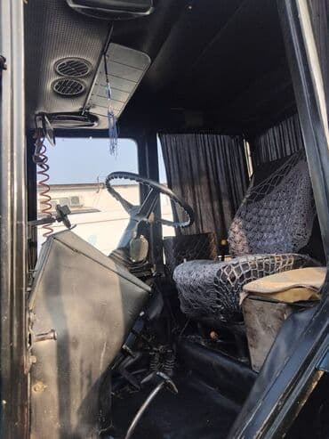 pərlər: Belarus 1221 traktoru - Güclü 6 silindrli dizel mühərrik - Ön çəki — 7