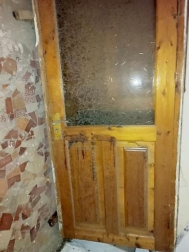 Taxta şüşəli qapı real alıcıya endirim olacaq 3 ədədi 3 biryerdə 150 — 2