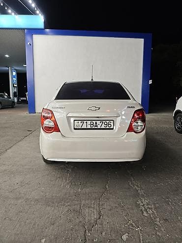 stop hyundai accent: Chevrolet Aveo: 1.4 l | 2014 il 235000 km Sedan — 2