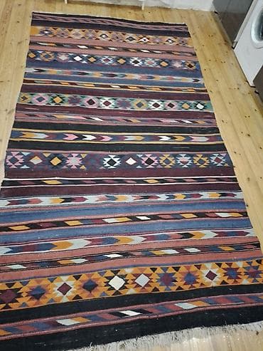 qədimi mebel: Qədim xalça, 1995 il, Azərbaycan, Vəziyyəti: Qənaətbəxş — 2