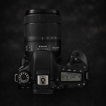 •	Canon 80D body + Canon 18-135mm lens 	•	Lens zoom funksiyalı, çox