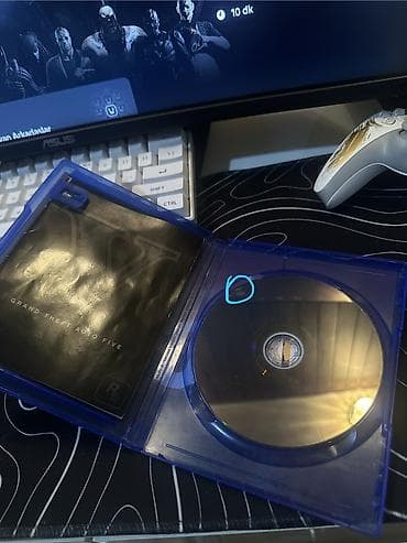 komputer oyun diskleri: İki şəkildəki fərqli akkountlardı. 1-ci 100 azn satılır, 2-ci 50 azn — 8