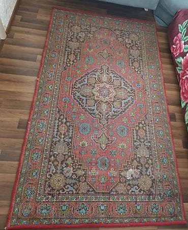 qedimi xalca: Toxunma növü: 100% təmiz əl işi (Maşın toxuması deyil!). Material — 2