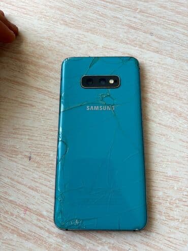 разбитый телефон fly: Samsung Galaxy S10e, rəng - Yaşıl, Qırıq — 2