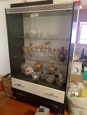 kunc divan iwlenmiw: Yataq otağı üçün mebel dəsti - 4 qapılı geyim dolabı: iki aynalı orta — 5