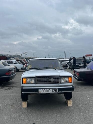 şkoda: VAZ 2107 sedan Xüsusiyyətlər: - Kuzov: 4 qapılı sedan, ağ rəng - — 2