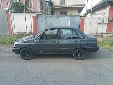 4 teker: Avtomobil: 4 qapılı sedan Rəng: Tünd boz Yanacaq: Benzin Ötürücü — 3