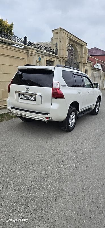 multi sukan: Toyota Land Cruiser Prado, ağ rəng, 5 qapı, 7 yerlik salon. Güclü tam — 6