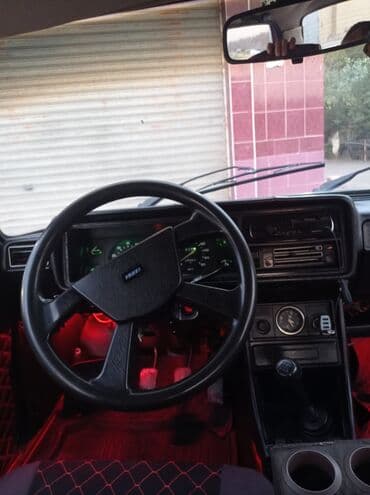 ваза напольная стеклянная высокая без узора: VAZ 2107 sedan Xüsusiyyətlər: - Kuzov: 4 qapılı sedan, tünd qırmızı — 2