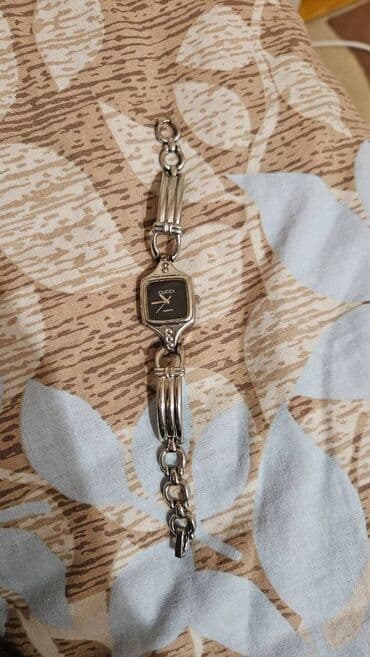 qadın cemperləri: Qol saatı, Gucci — 1