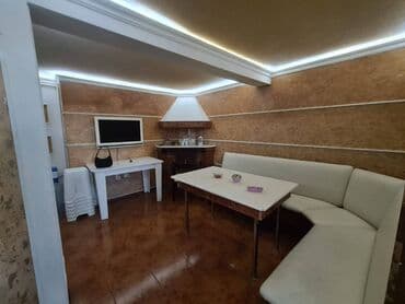 20 ci sahede ev satilir: 3 otaqlı, Yeni tikili, m. 28 may, 70 kv. m — 2