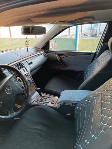 bentley azure 6.8 twin turbo: Mercedes-Benz E 280: 2.8 l | 2000 il Sedan — 2