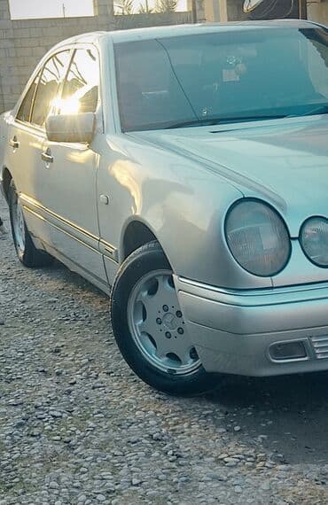 traktor şəkilləri: Mercedes-Benz E 230: 2.3 l | 1995 il Sedan — 11