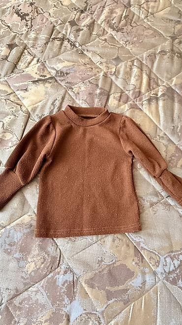 Uşaq sviteri – qəhvəyi rəngdə, nazik trikotaj materialdan. - Uzunqol lalafo.az -da Uşaq sviteri – qəhvəyi rəngdə, nazik trikotaj materialdan. - Uzunqol