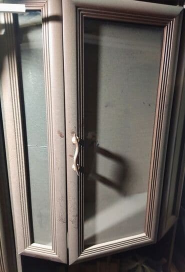 Браслеты: Sdenka 3 hissədən ibarətdir. hamısının altında şkafı var. yuxarı — 2