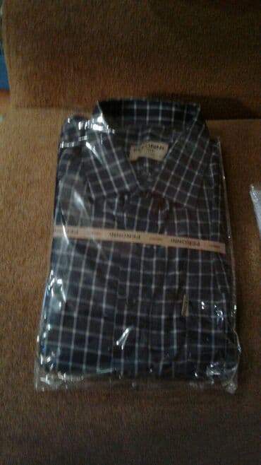 Kishi ucun koynekler satılır tezediler qiymeti 15_20 azn