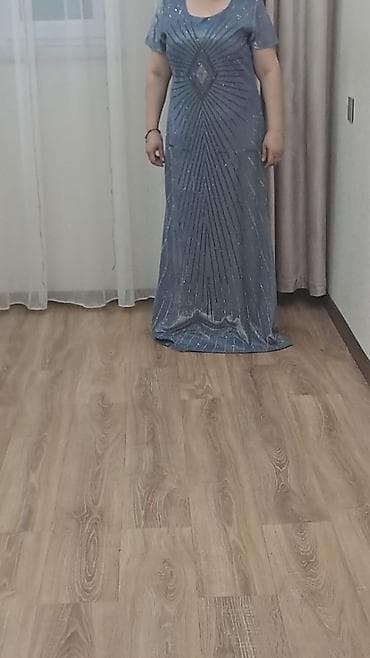 Mavi-boz rəngdə, uzun kəsimli rahat paltar. Qısa qolludur, yüngül və — 1