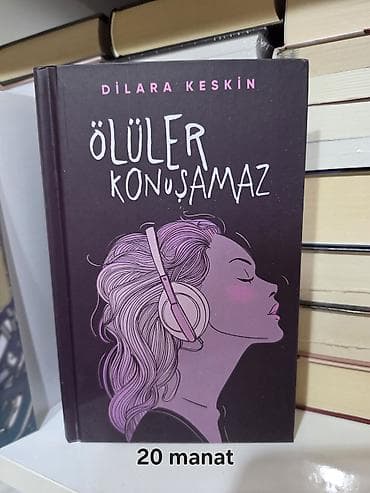 gitara simi: Kitablar tamamilə yenidir. Hər birinin öz qiyməti şəkildə göstərilib — 10