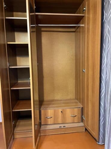 Dolablar: Açılan, 3 qapılı Düz dolab, Qarderob, paltar dolabı — 2