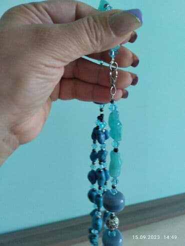 xarı bülbül icon: Firuze boyunbaqi, 25 azn — 2