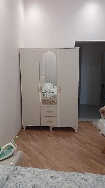 şkaf sumqayit: Dolab satilir 280azn. Yenidir. Unvan Kukla teatri tərəf Nigaz — 1