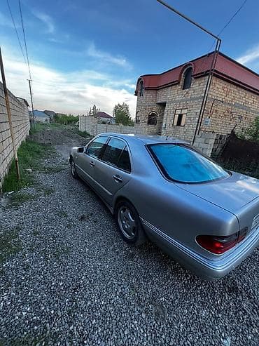 Салон: Mercedes-Benz sedan (salon şəkilləri) Xüsusiyyətlər: - Orijinal — 3
