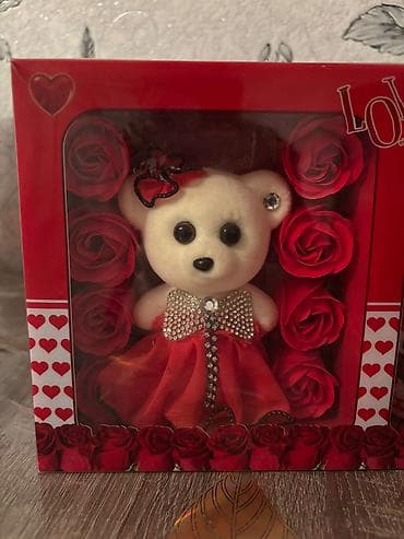 8 marta hediyye: Hədiyyə dəsti – “Love” temalı Komplekt: - Peluş ayıcık: qırmızı — 2