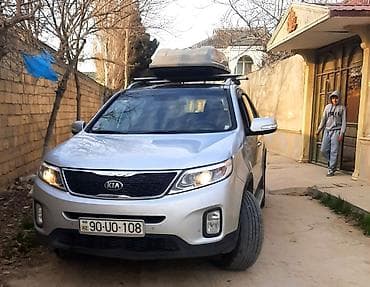 Kia Sorento SUV – gümüşü rəng, şəhər və uzun yol üçün rahat ailə