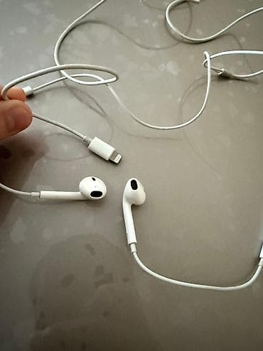 IPhone nausnik original Yenisi 50azn olan İstifade edilmediyi ucun at lalafo.az IPhone nausnik original Yenisi 50azn olan İstifade edilmediyi ucun