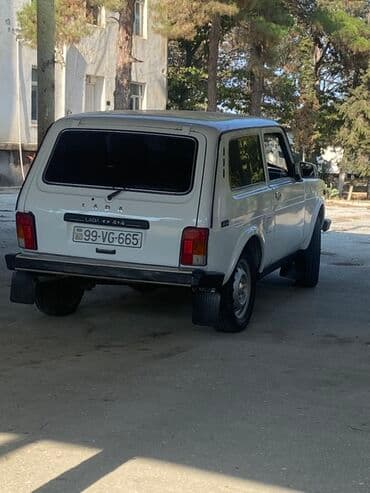 2004 2008 hyundai tucson ehtiyat hisseleri ve aksesuarları: Lada Niva 4x4, ağ rəng. Klassik kuzov dizaynı, yüksək klirens və tam — 6