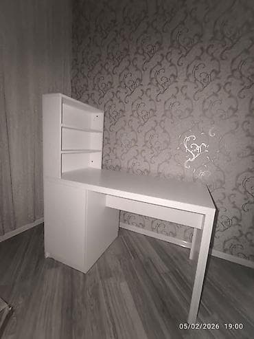 ElmiraxDırnaq masasi tecili satlir.Qiymet 170 azn.Ünvan Masazır (3545)