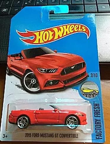 Hot Wheels kolleksiya modelləri – orijinal blister qablaşdırmada