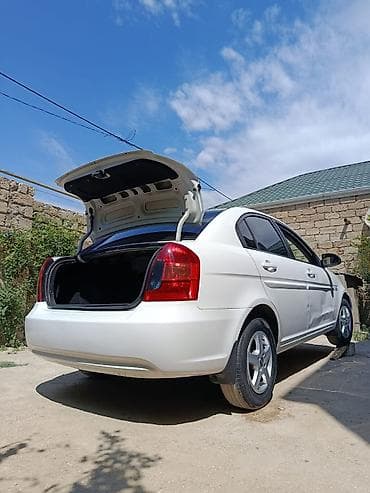 passat disk: Hyundai Accent (sedan), ağ rəng. Texniki xüsusiyyətlər və təchizat: - — 6