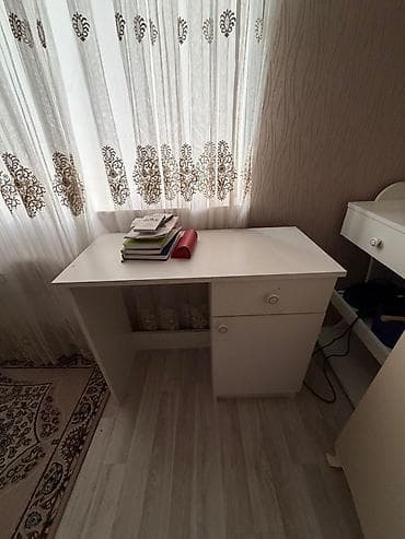 kicik skaf: Ağ rəngli yazı/iş masası - Klassik, sadə dizayn: düzbucaqlı üst səth — 1