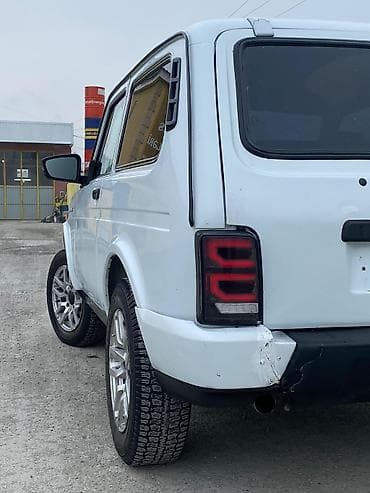 lada vaz niva: Lada Niva (3 qapı, ağ rəng) – off-road üçün klassik və etibarlı SUV — 7