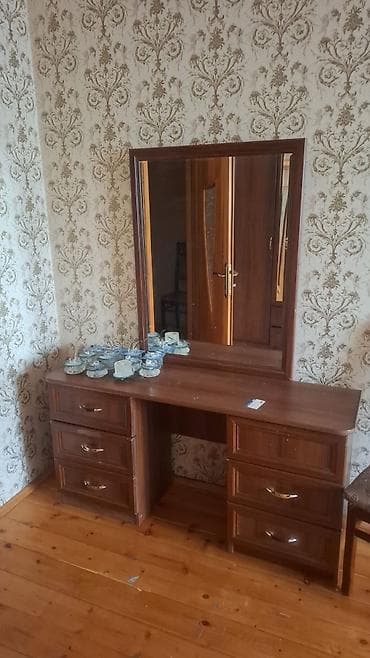 tek kravat sekilleri: İkinəfərlik çarpayı, Dolab — 2